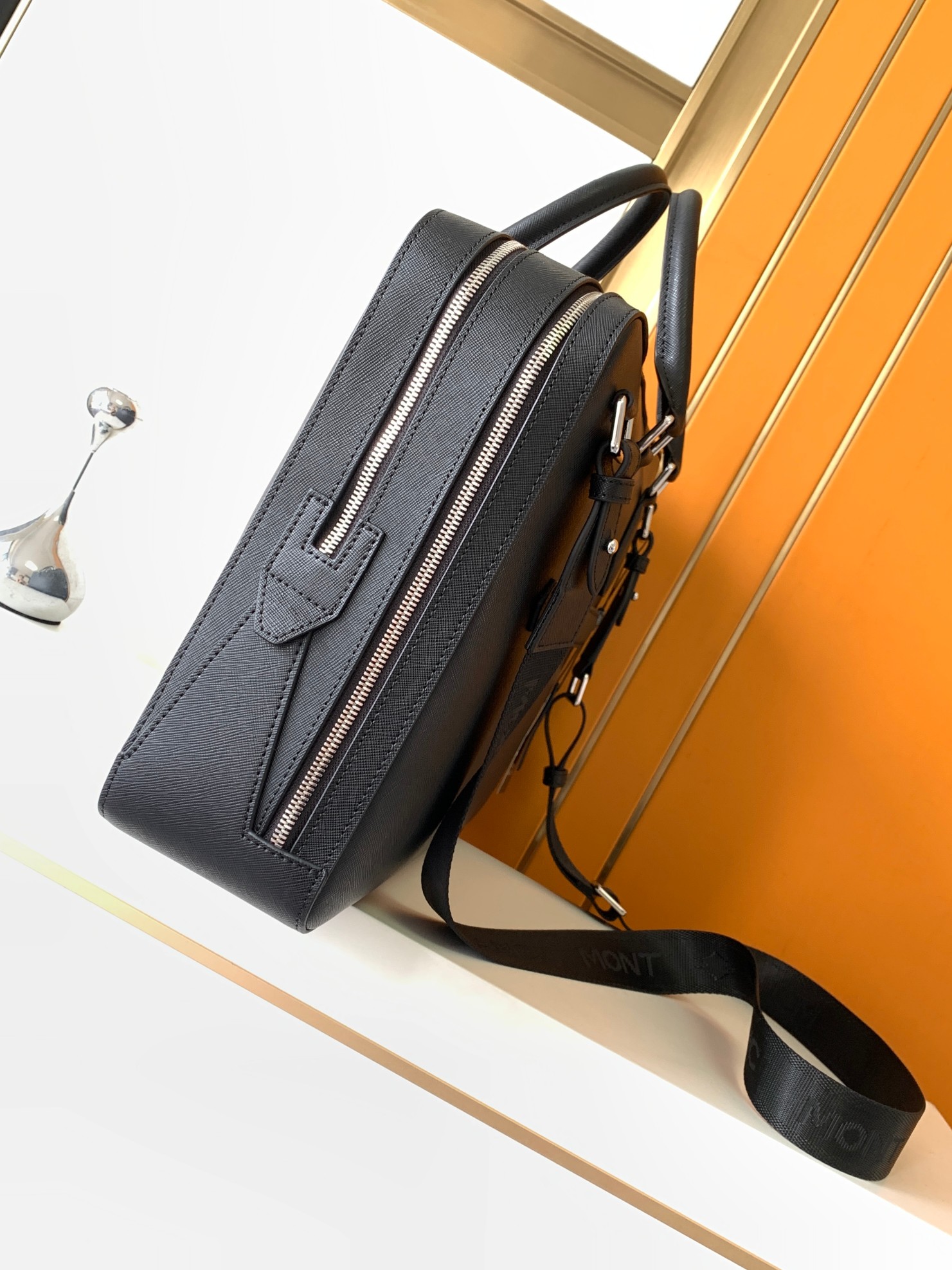 Luxury Men's Top-Handle Bags P - Leatherwork Bag recension och pris